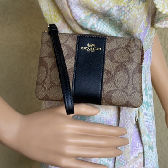 Coach Corner Zip Wristlet In Signature Canvas - Picture 15 of 16